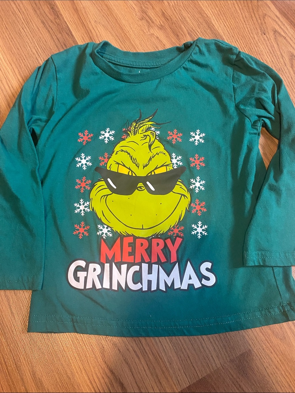 ✨8/$10. ‘Merry Grinchmas' Graphic Long-Sleeve Tee. 4T